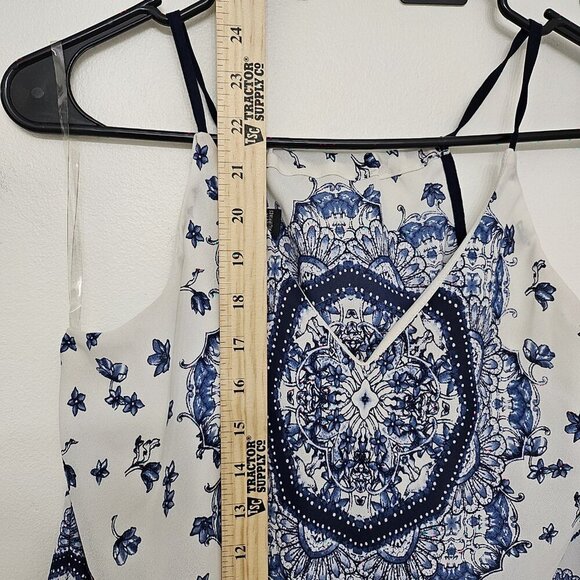 IZ Byer Blouse Women's White Blue Geometric V-Neck Sleeveless Tank Top Size S - Picture 11 of 12